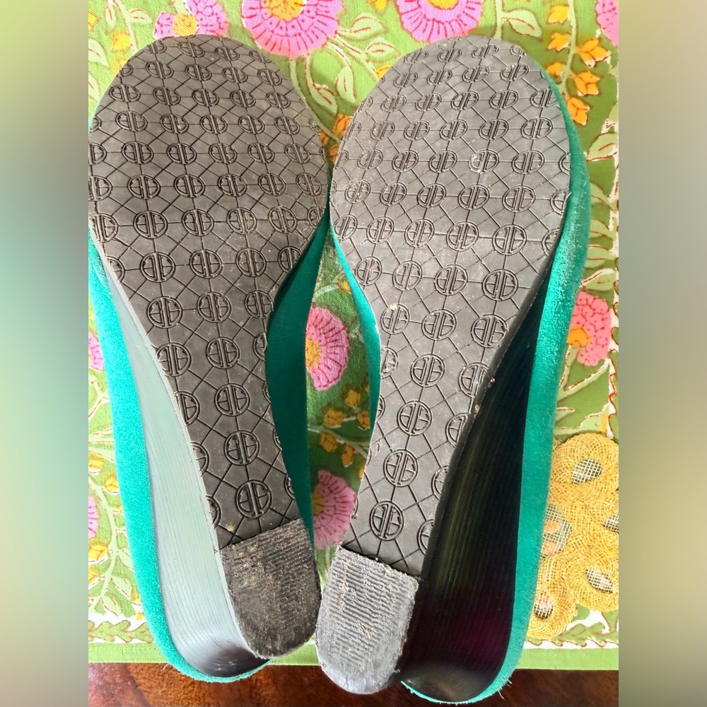 Lilly Pulitzer Resort Chic Jewel Green Suede Wedge Peep Toe 9 - Picture 6 of 6